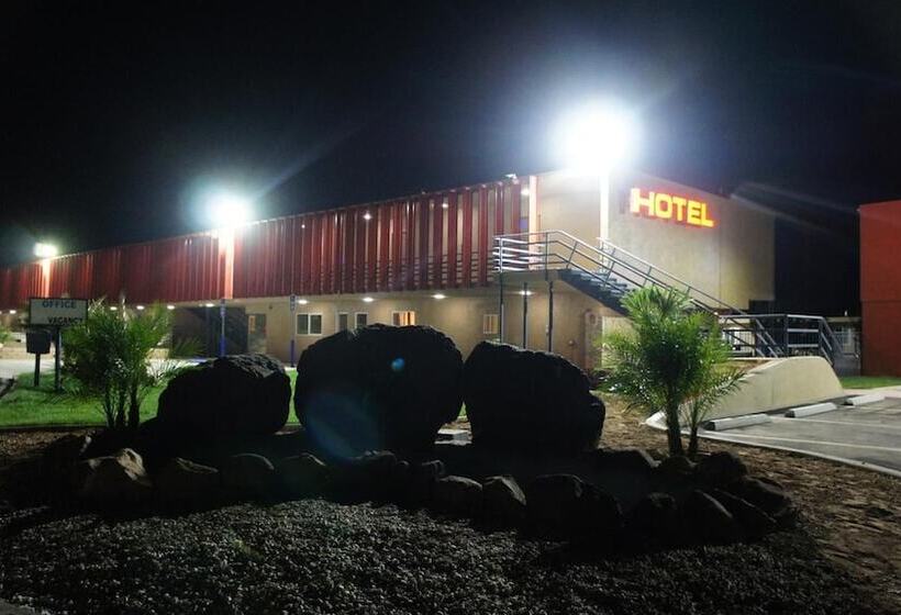 Apple Valley Hotel & Lodge