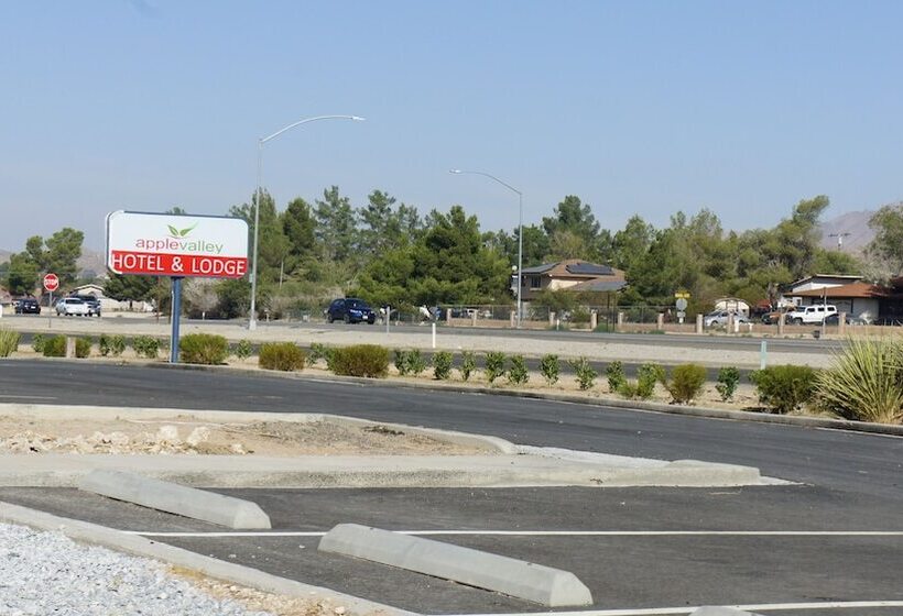Apple Valley Hotel & Lodge