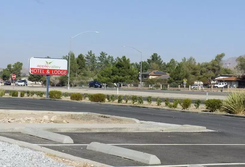 Apple Valley Hotel & Lodge