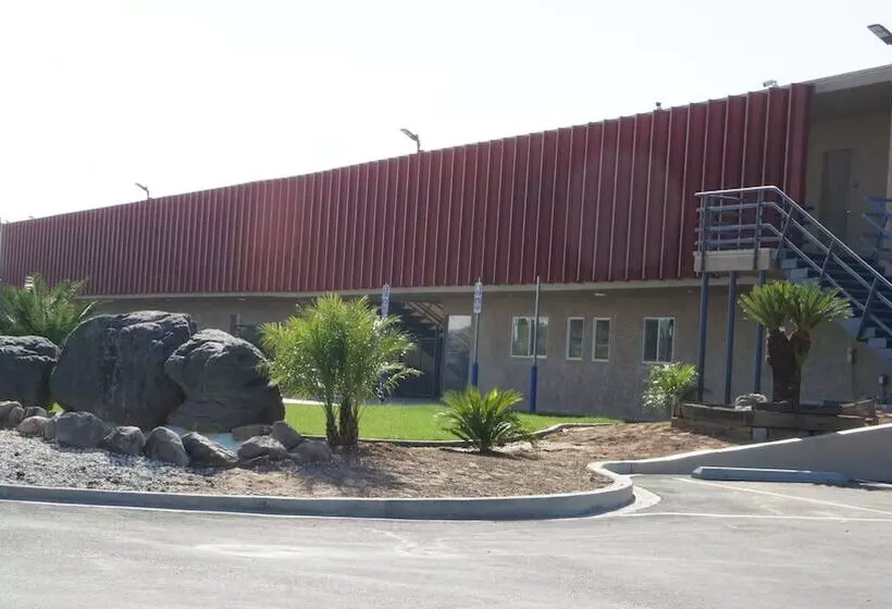 Apple Valley Hotel & Lodge