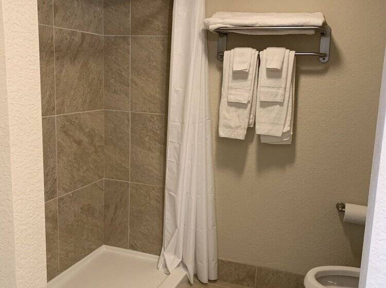 Apple Valley Hotel & Lodge