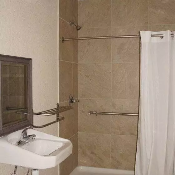 Apple Valley Hotel & Lodge