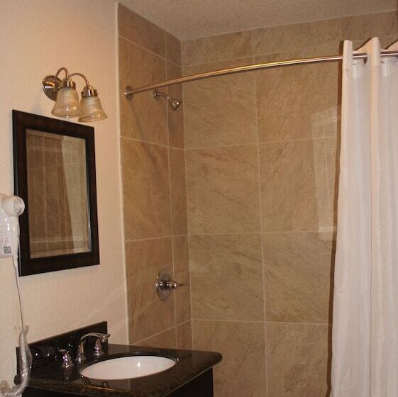 Apple Valley Hotel & Lodge