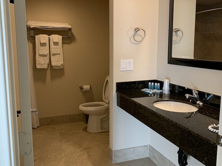 Apple Valley Hotel & Lodge