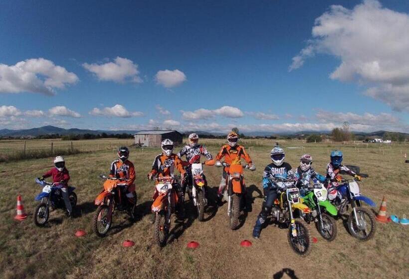 فندق Auberge De Thelis