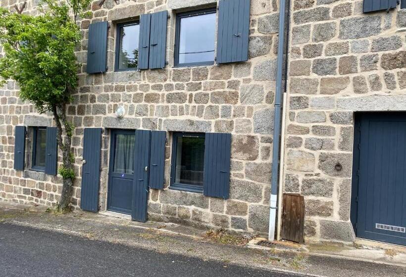 فندق Auberge De Thelis