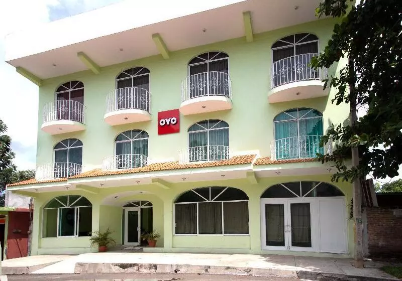 OYO Hotel Estacion,José Cardel,Parque Central Revolución