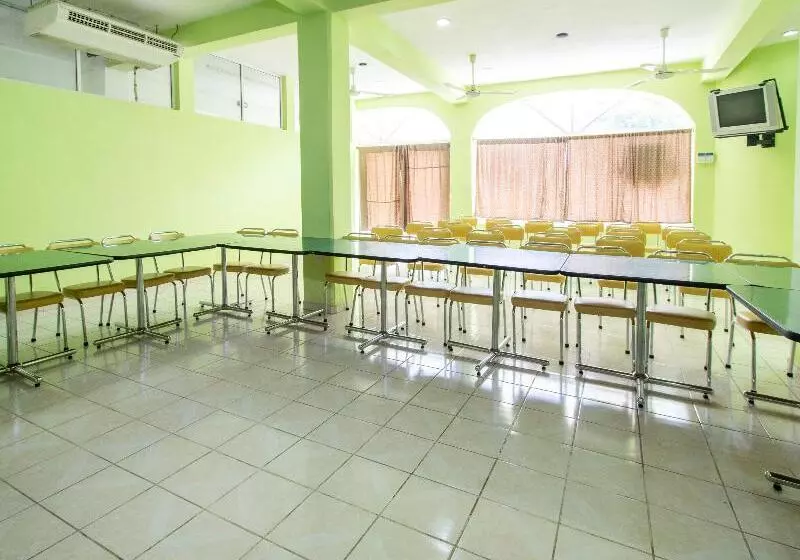 OYO Hotel Estacion,José Cardel,Parque Central Revolución