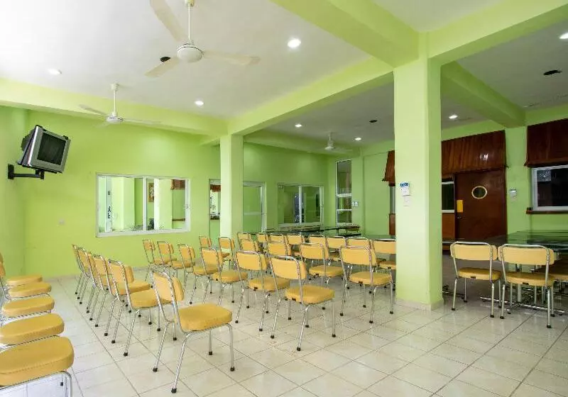 OYO Hotel Estacion,José Cardel,Parque Central Revolución