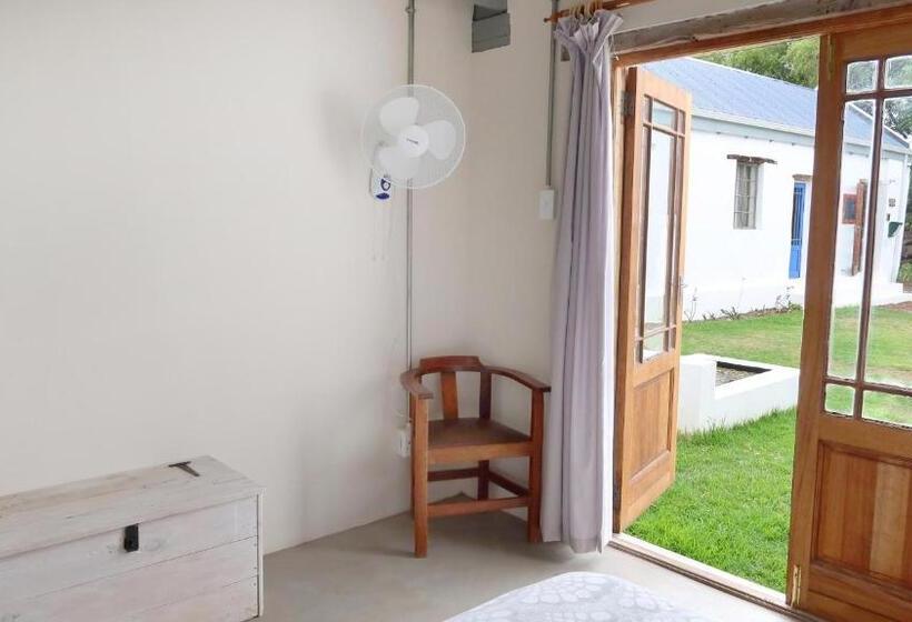 Общежитие De Bos Backpackers