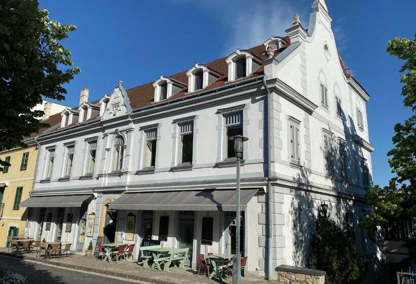 تختخواب و صبحانه Kedves Vendégház