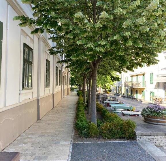 تختخواب و صبحانه Kedves Vendégház