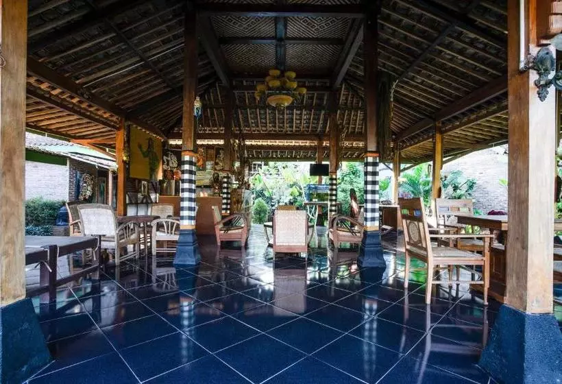 ホテル Oyo 3483 Borobudur Cottage