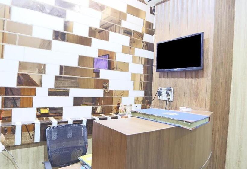 هتل Oyo 65630 New Raj Kamal