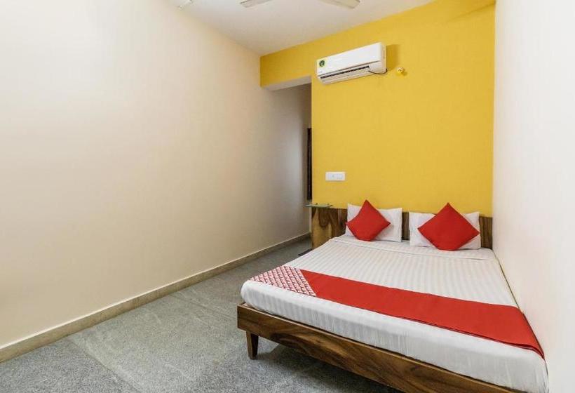 ホテル O Supriya Lodge