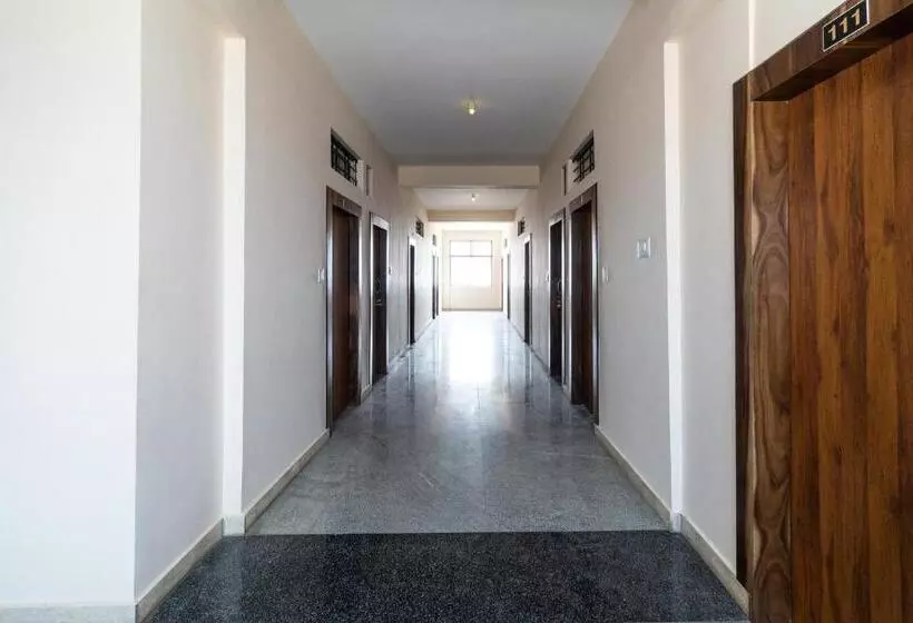 Hotelli O Supriya Lodge