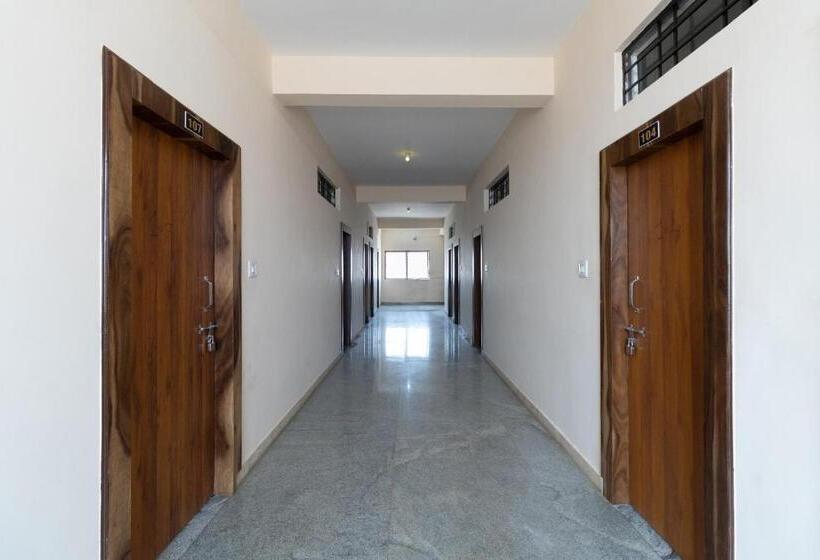 ホテル O Supriya Lodge