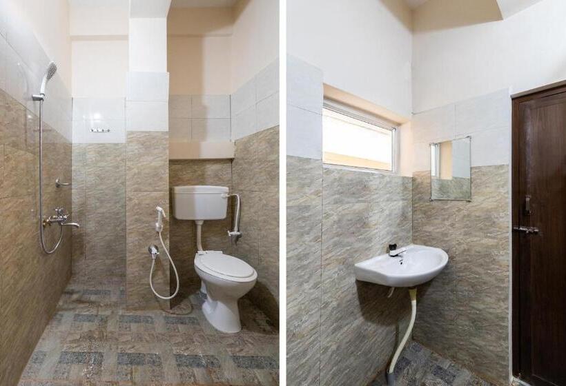 ホテル O Supriya Lodge