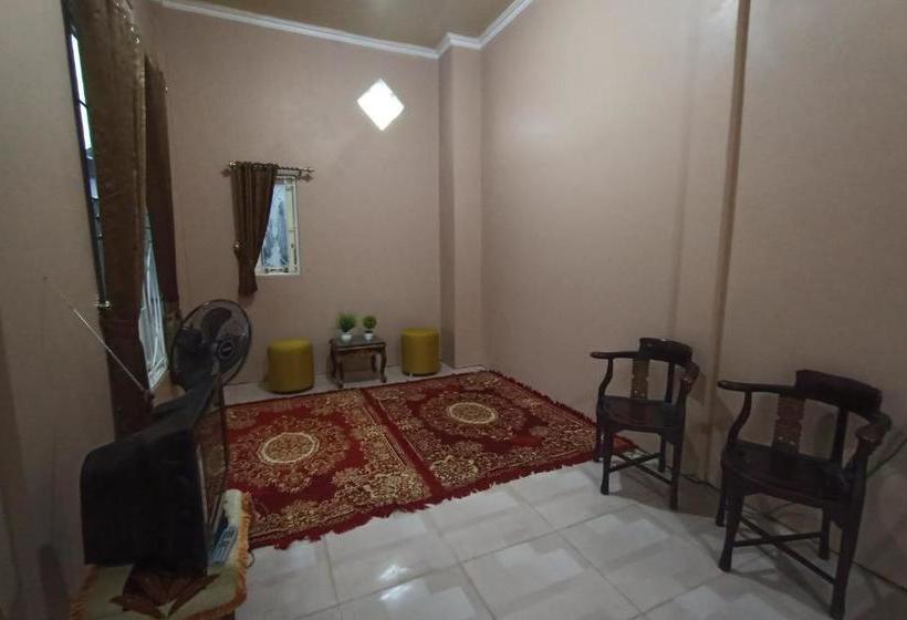 ホテル Spot On 3525 Penginapan Magnolia Syariah