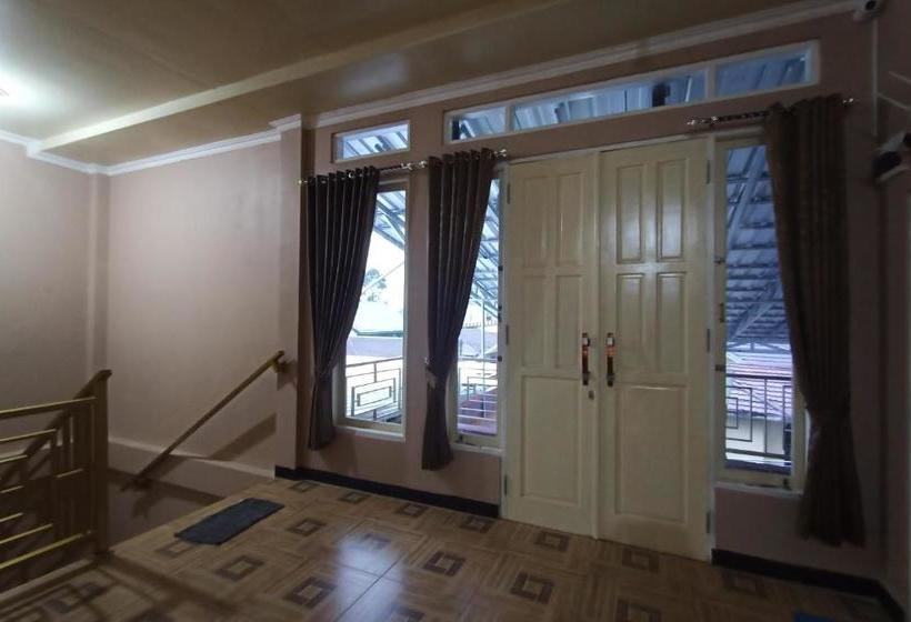 ホテル Spot On 3525 Penginapan Magnolia Syariah