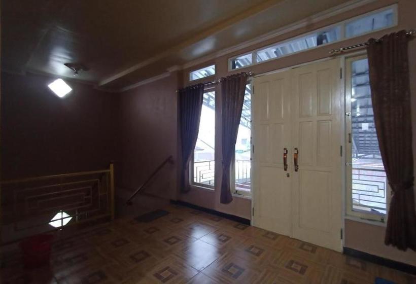 ホテル Spot On 3525 Penginapan Magnolia Syariah