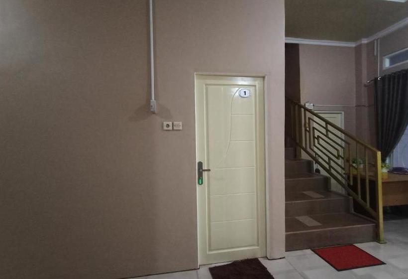 ホテル Spot On 3525 Penginapan Magnolia Syariah