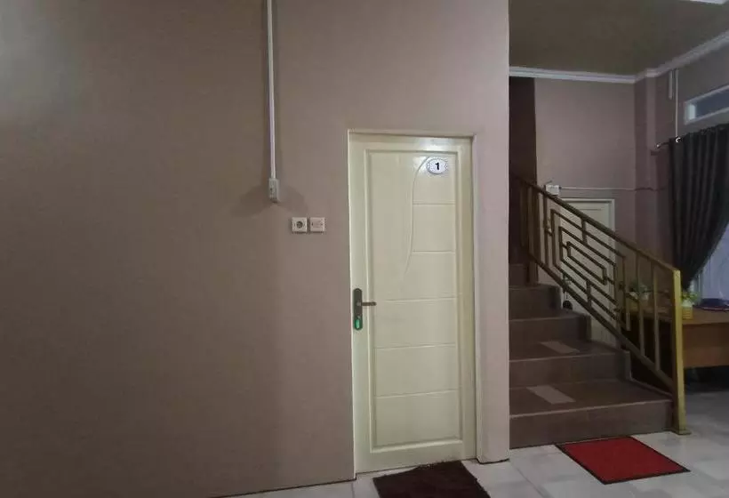 ホテル Spot On 3525 Penginapan Magnolia Syariah