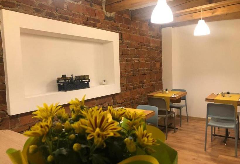 فندق The Top House