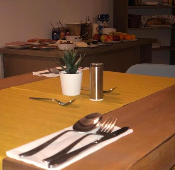 فندق The Top House