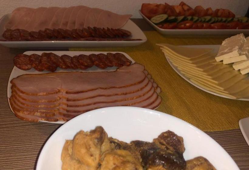 فندق The Top House