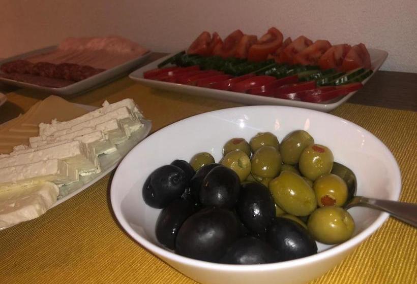 فندق The Top House