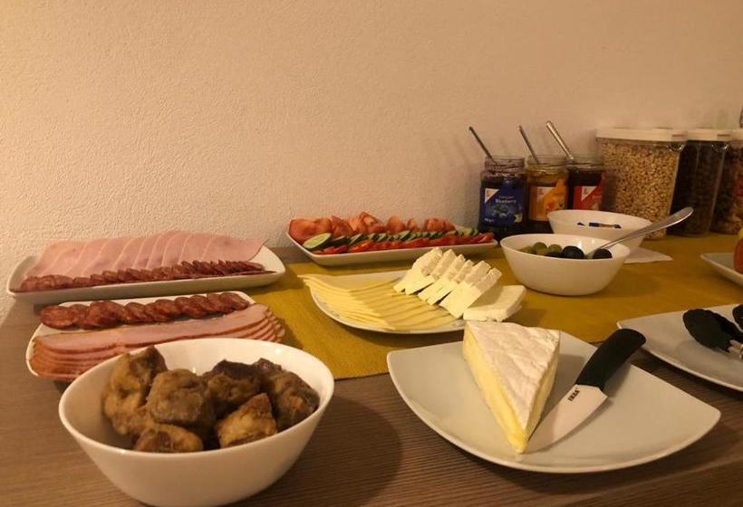 فندق The Top House