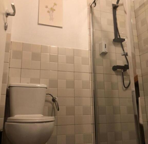 فندق The Top House