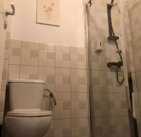 هتل The Top House