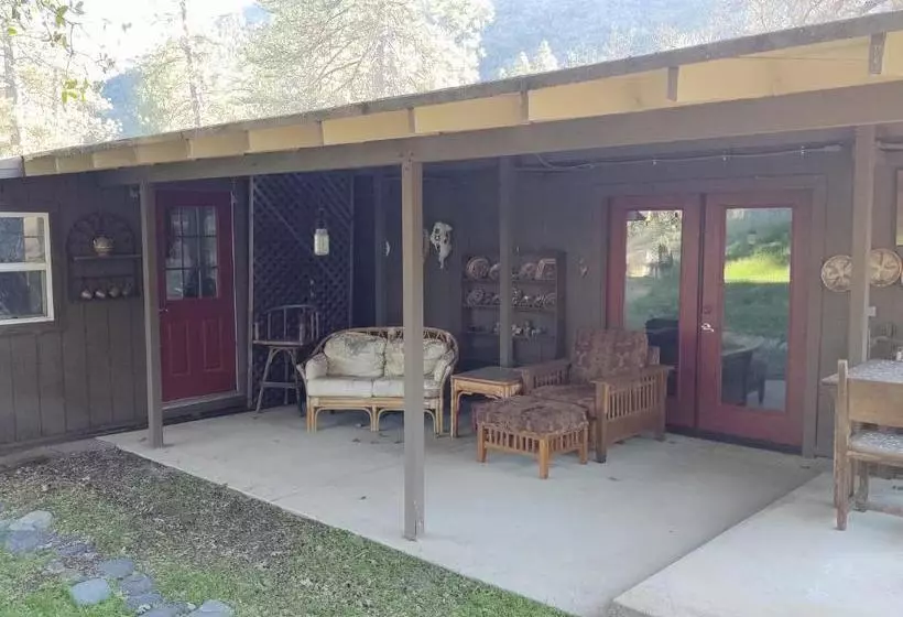 پانسیون Quiet Artist Suite