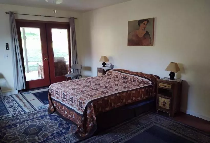 پانسیون Quiet Artist Suite