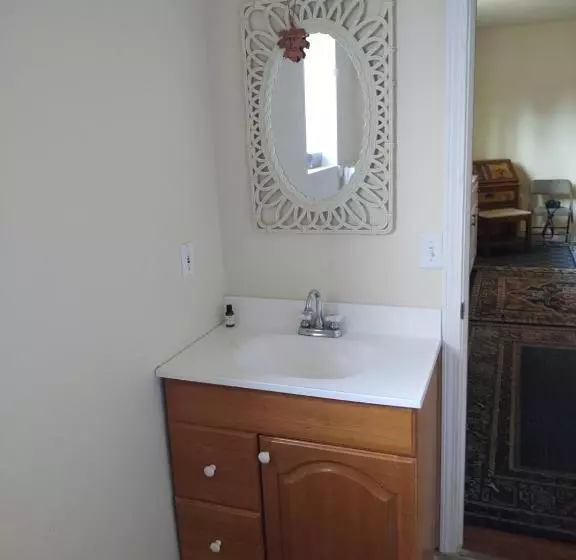 پانسیون Quiet Artist Suite