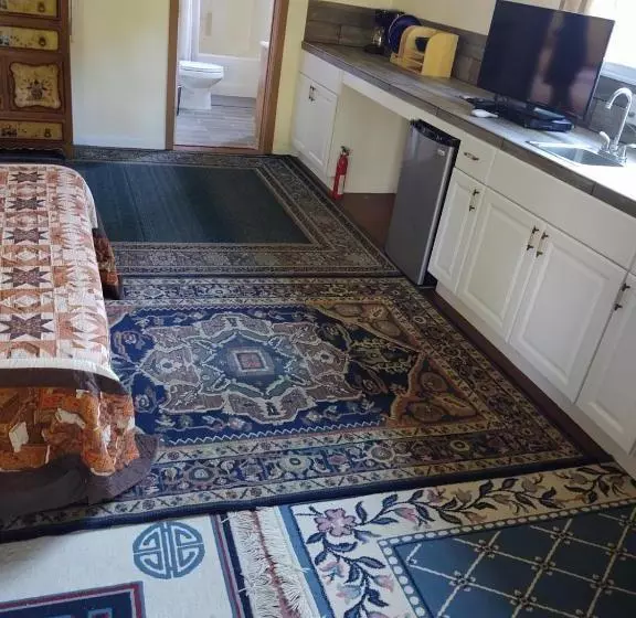 پانسیون Quiet Artist Suite