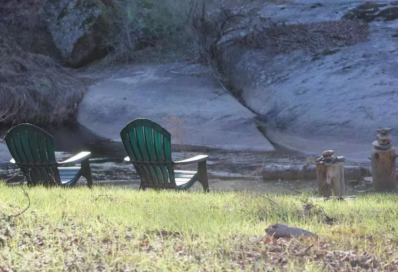 پانسیون Quiet Artist Suite