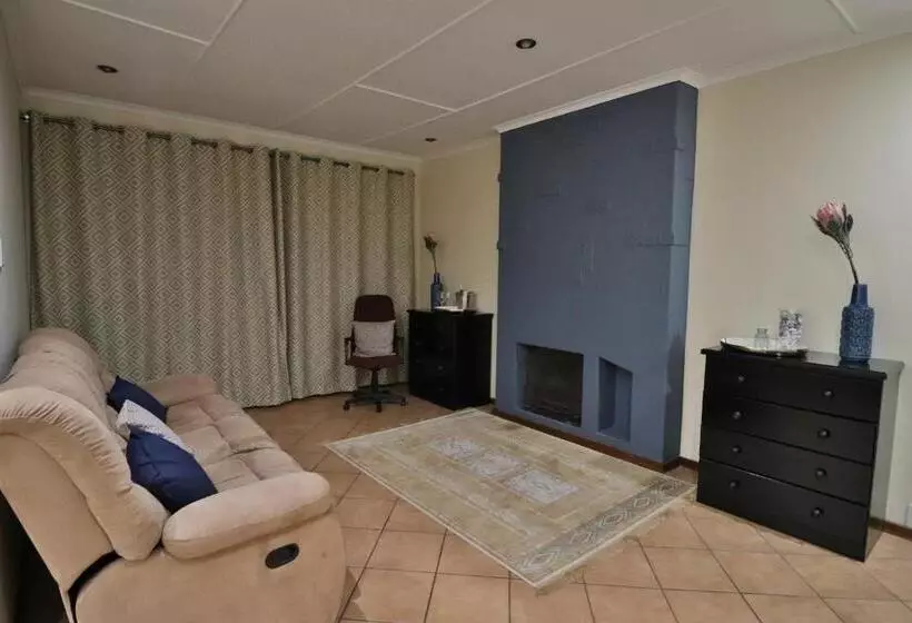 پانسیون Highway Gardens Guest House