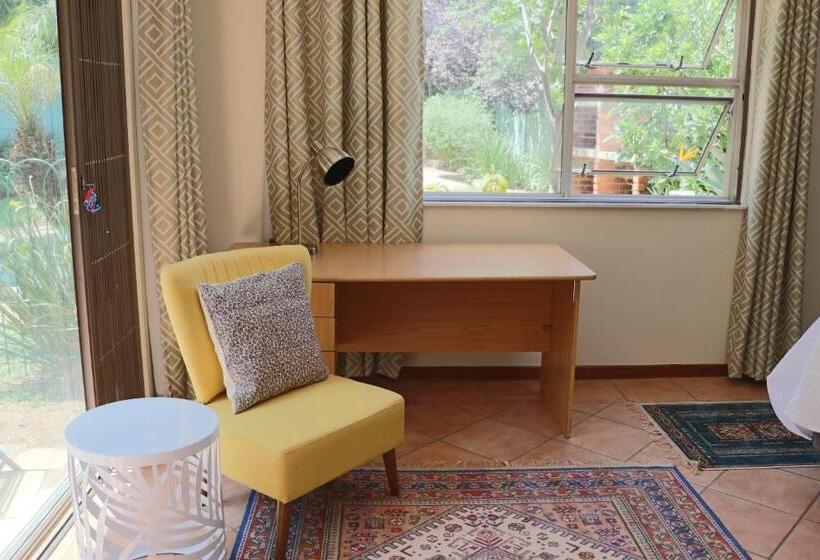 ペンション Highway Gardens Guest House