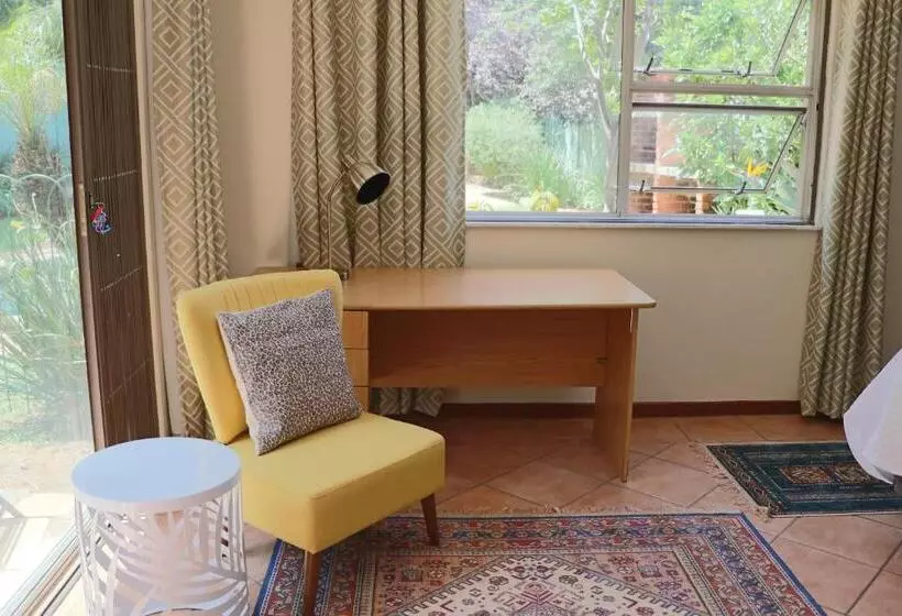 پانسیون Highway Gardens Guest House