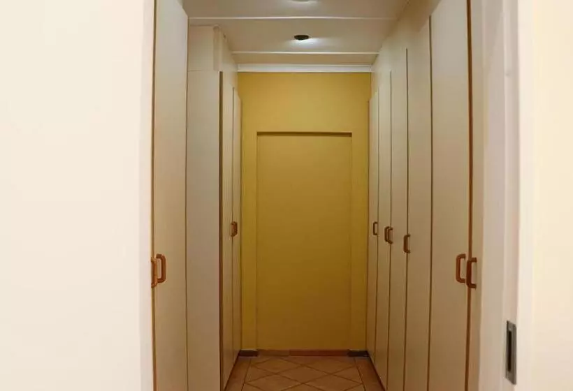 پانسیون Highway Gardens Guest House