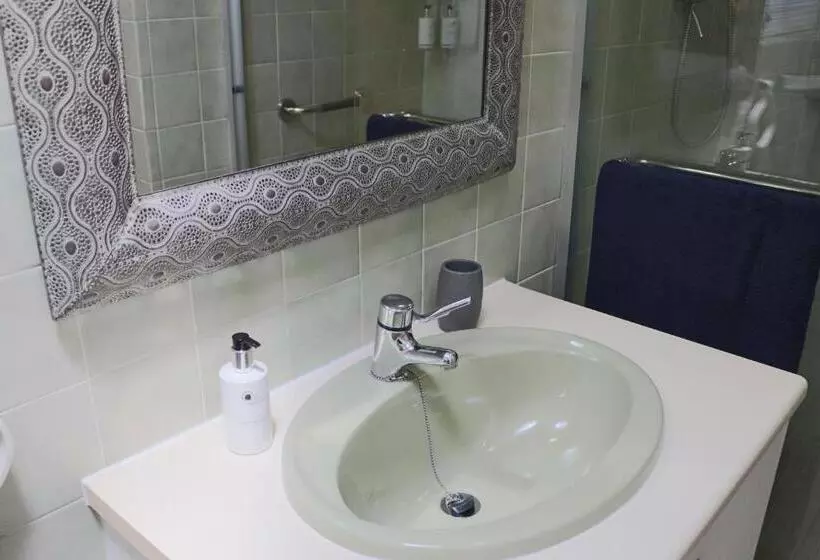 پانسیون Highway Gardens Guest House