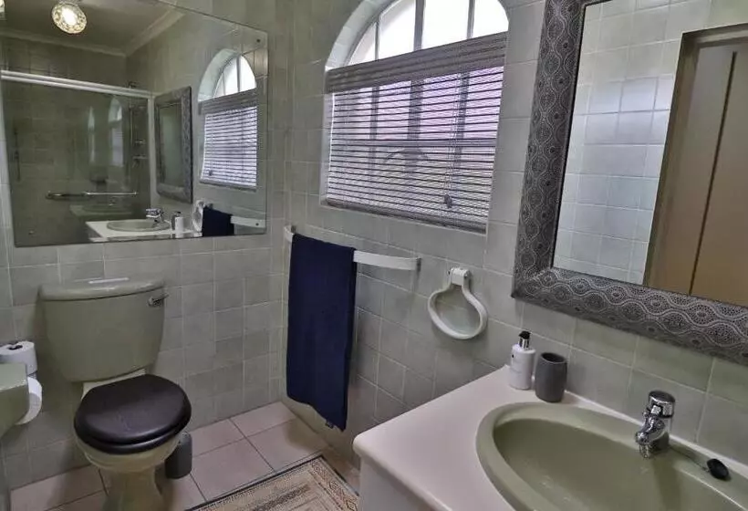 پانسیون Highway Gardens Guest House