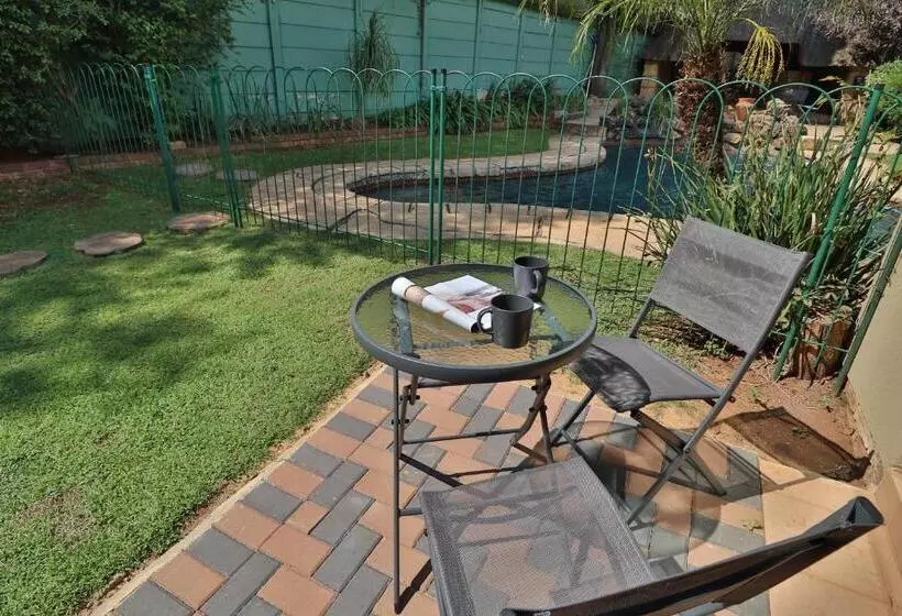 پانسیون Highway Gardens Guest House