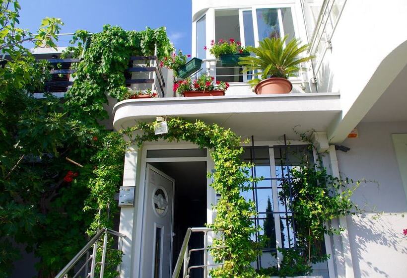 پانسیون Apartments And Rooms Villa Santa Vita