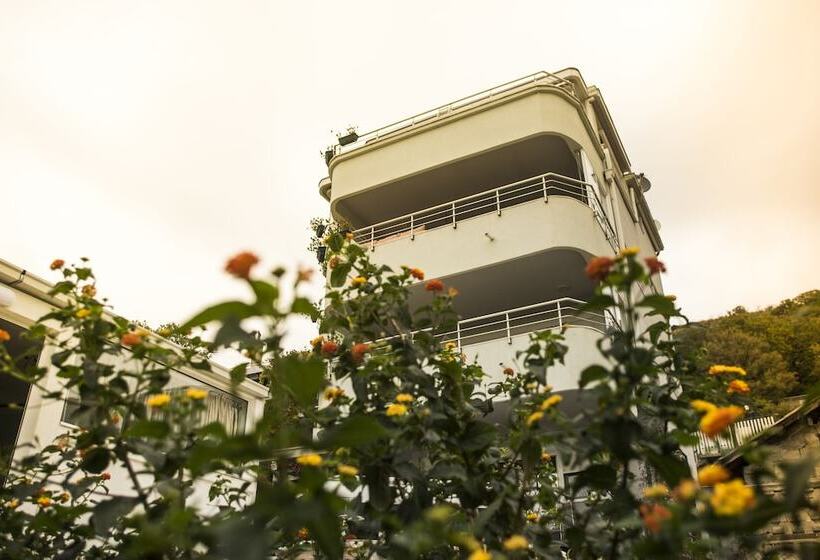 پانسیون Apartments And Rooms Villa Santa Vita