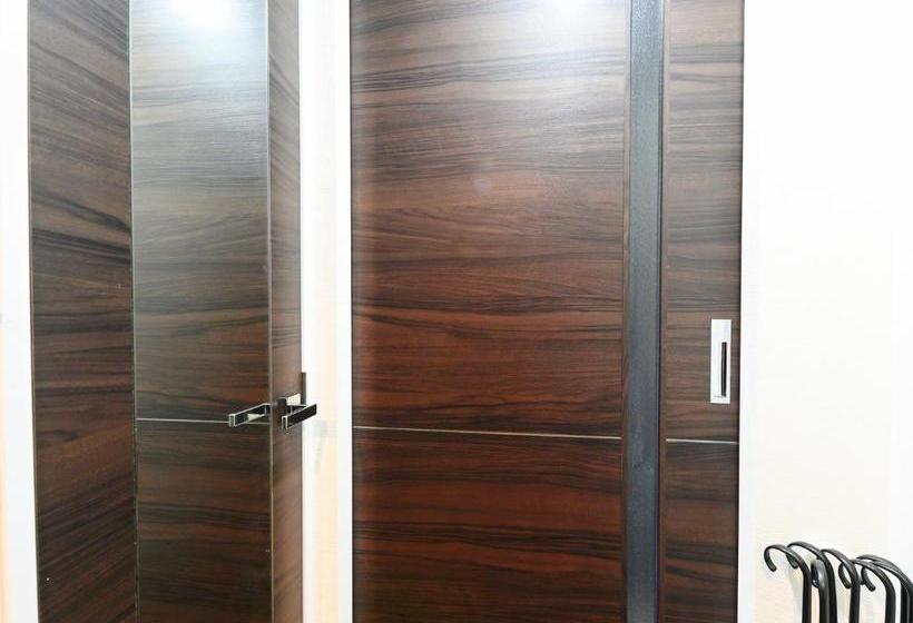 ユースホステル Casa De La Familia