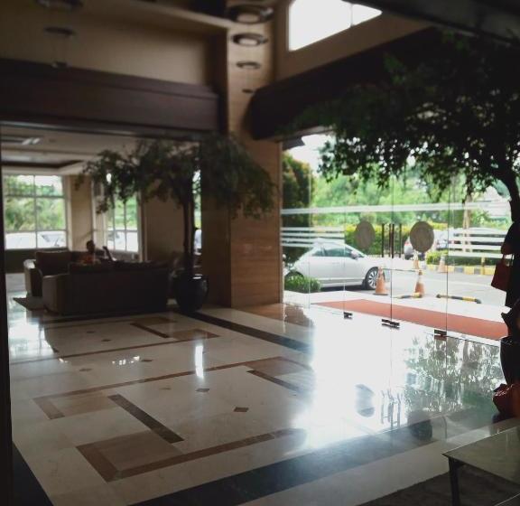 בית מלון כפרי De Green Inn Kebon Jeruk